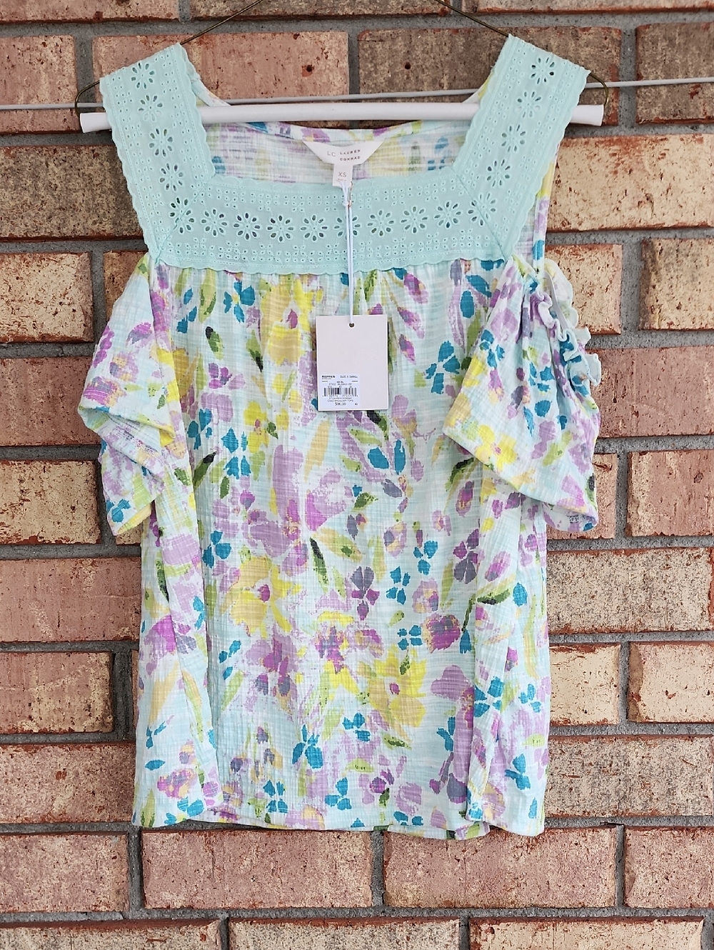 Lauren Conrad Size XS Floral Cold-Shoulder Women's Top with Eyelet Yoke - Mint